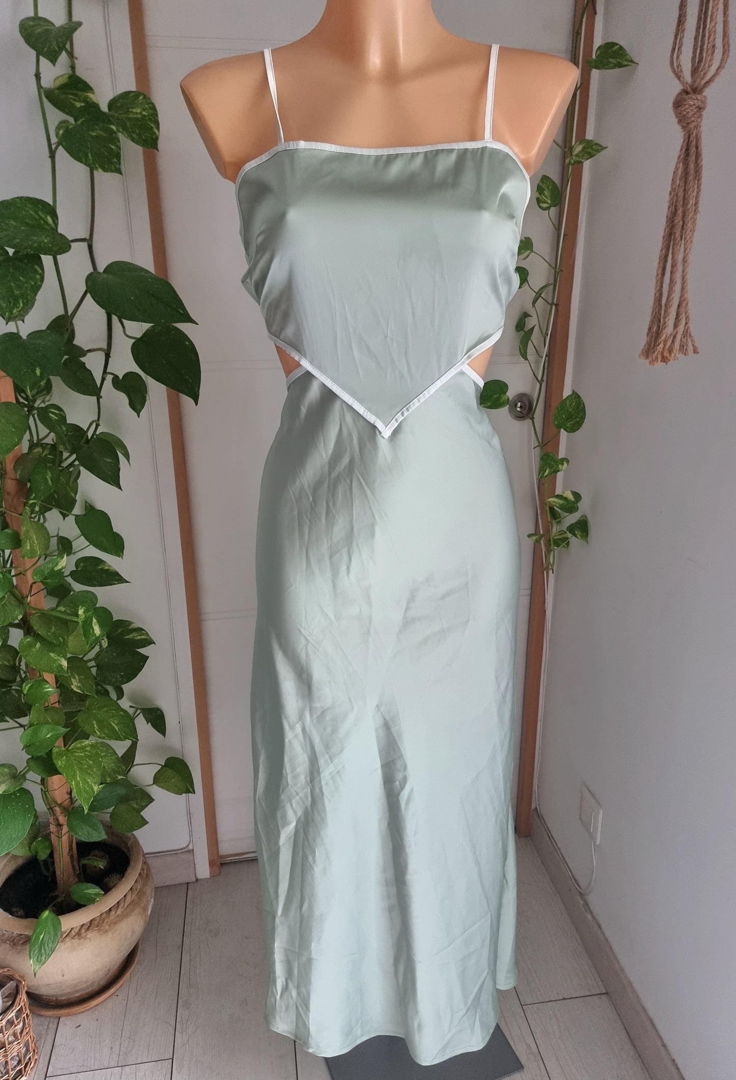 Robe longue satinée